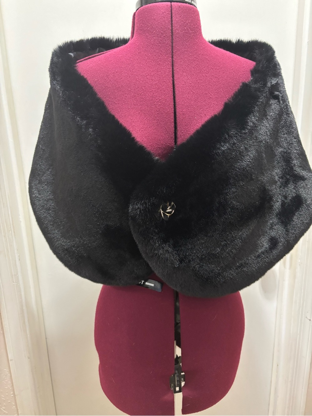 NWOT Christian Lacroix Faux Fur Shoulder Wrap Elegant Evening Shawl, Size OS